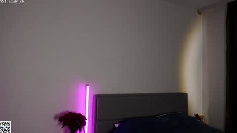 Snapshot of emilybatee chatting on 09/26/25, 06:45 emilybatee online show from 09/26/25, 06:45