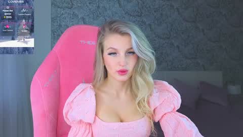 Snapshot of emilydancee chatting on 02/06/25, 05:03 emilydancee online show from 02/06/25, 05:03