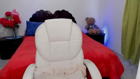  Emily Dolshe  online show from 02/25/26, 01:54