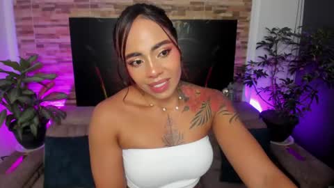 Snapshot of emilyfitness8 chatting on 06/11/26, 12:32 emily online show from 06/11/26, 12:32