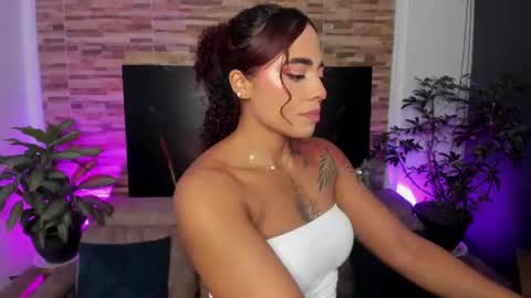 Snapshot of emilyfitness8 chatting on 06/11/26, 02:53 emily online show from 06/11/26, 02:53