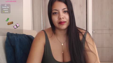 Snapshot of emilyguss chatting on 03/11/25, 01:45 Emily online show from 03/11/25, 01:45