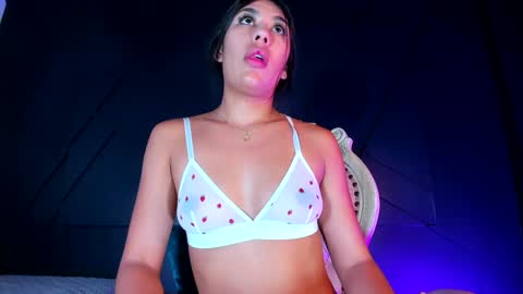 Snapshot of emilyh_ chatting on 12/23/24, 03:01 Emily online show from 12/23/24, 03:01