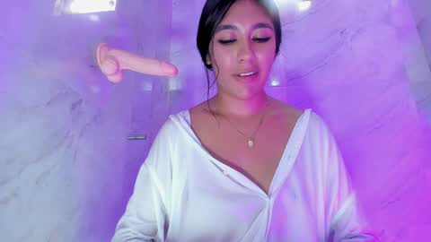 Snapshot of emilyh_ chatting on 01/25/25, 05:08 Emily online show from 01/25/25, 05:08