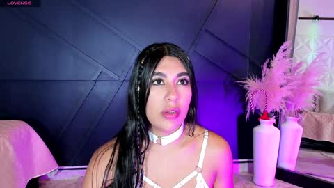 Snapshot of emilyh_ chatting on 01/28/25, 10:34 Emily online show from 01/28/25, 10:34