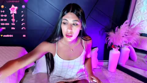 Snapshot of emilyh_ chatting on 01/29/25, 04:30 Emily online show from 01/29/25, 04:30