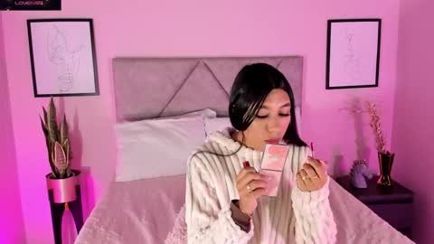 Snapshot of emilyh_ chatting on 12/02/25, 10:42 Emily online show from 12/02/25, 10:42