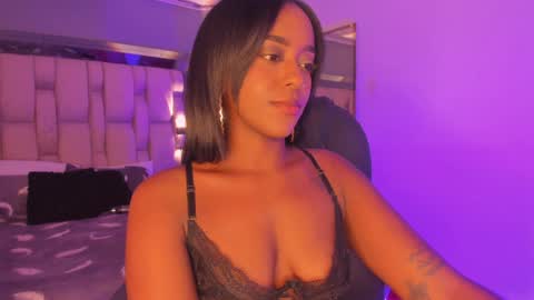 Snapshot of emilyhaan_ chatting on 01/23/25, 11:05 Emily online show from 01/23/25, 11:05