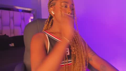 Snapshot of emilyhaan_ chatting on 01/26/25, 07:41 Emily online show from 01/26/25, 07:41