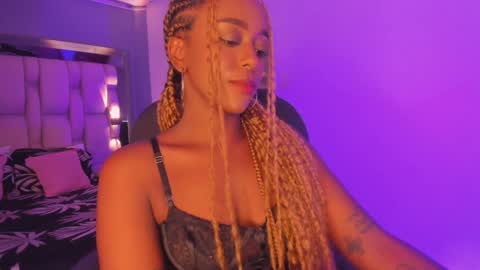 Snapshot of emilyhaan_ chatting on 01/27/25, 07:56 Emily online show from 01/27/25, 07:56