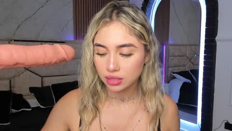 Emily Hendrix online show from 12/17/24, 07:48