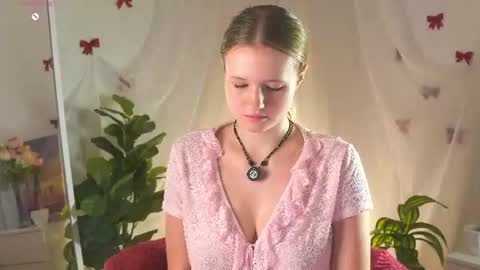 Snapshot of emilyhewell chatting on 06/20/26, 11:18 Emi online show from 06/20/26, 11:18