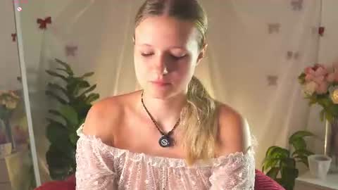 Snapshot of emilyhewell chatting on 07/05/26, 11:12 Emi online show from 07/05/26, 11:12