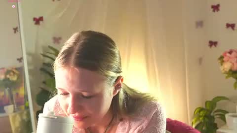 Snapshot of emilyhewell chatting on 07/09/26, 11:20 Emi online show from 07/09/26, 11:20