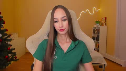 Snapshot of emilyhoston chatting on 01/22/25, 08:38 Alina online show from 01/22/25, 08:38