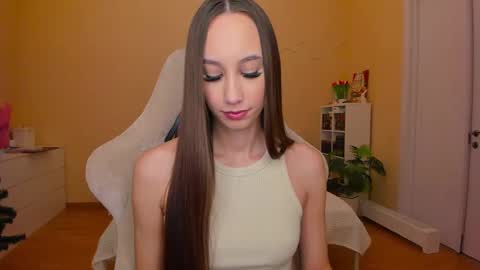 Snapshot of emilyhoston chatting on 03/05/25, 09:05 Alina online show from 03/05/25, 09:05