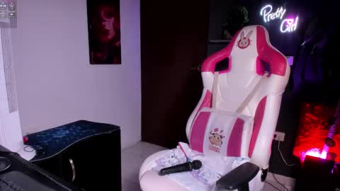 Emily Jhonson online show from 11/24/25, 01:33