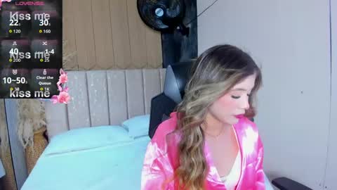 Snapshot of emilyjohnsoon_ chatting on 04/11/26, 08:57 EmilyJhonson online show from 04/11/26, 08:57