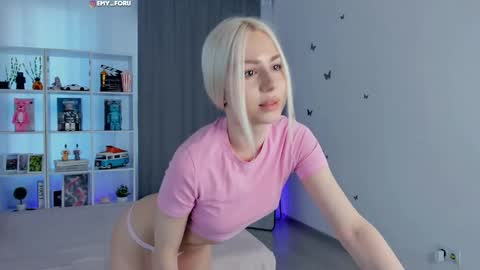 Hey i am  Emily     am -  pm online show from 05/22/26, 05:07