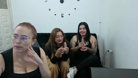 emily  friends online show from 12/05/25, 06:44