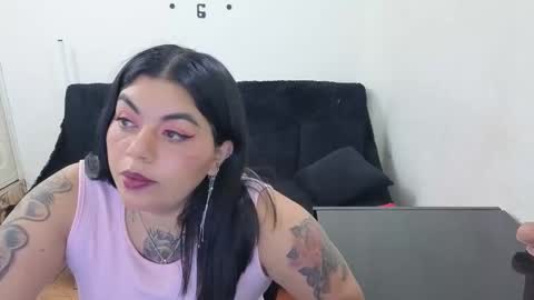 Snapshot of emilyriskhot chatting on 05/11/26, 06:05 emily friends online show from 05/11/26, 06:05
