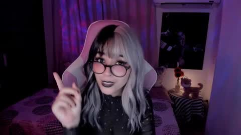 Snapshot of emilyrosss_ chatting on 01/29/25, 08:08 EMILY online show from 01/29/25, 08:08