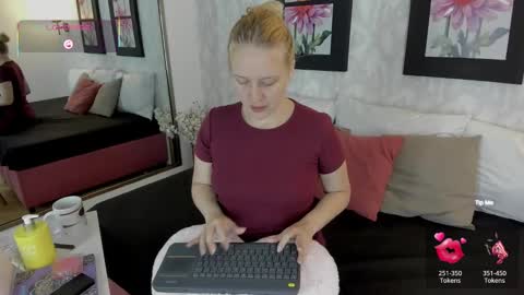 Snapshot of emilysumer chatting on 10/02/25, 11:12 Summer 3 online show from 10/02/25, 11:12