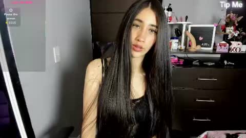 Snapshot of emilytafur chatting on 07/11/26, 12:02 Emy online show from 07/11/26, 12:02