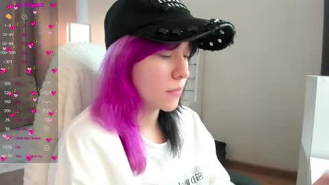 Snapshot of emilytrase chatting on 06/30/26, 01:17 Betty online show from 06/30/26, 01:17