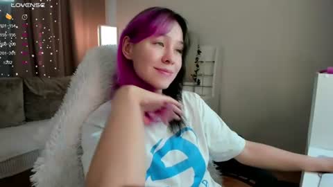 Snapshot of emilytrase chatting on 07/04/26, 01:12 Betty online show from 07/04/26, 01:12