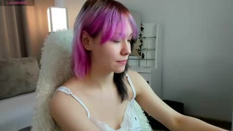 Snapshot of emilytrase chatting on 07/10/26, 01:21 Betty online show from 07/10/26, 01:21