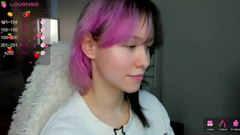 Snapshot of emilytrase chatting on 07/17/26, 01:12 Betty online show from 07/17/26, 01:12