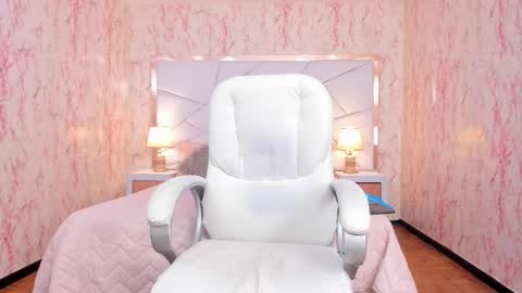 Emily  2200 - 600GMT-5 online show from 10/05/25, 09:13