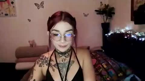 Snapshot of emilywhitee_ chatting on 02/08/25, 03:08 Valentina independent model online show from 02/08/25, 03:08