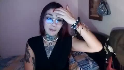 Snapshot of emilywhitee_ chatting on 06/25/26, 02:44 Valentina independent model online show from 06/25/26, 02:44
