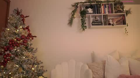 Snapshot of emilyxrose_ chatting on 12/12/24, 07:15 IG thickemmsss online show from 12/12/24, 07:15