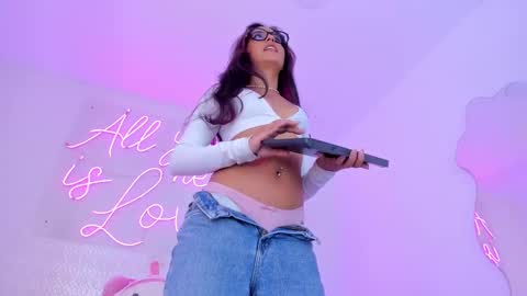 Emily Bank online show from 09/22/25, 08:11