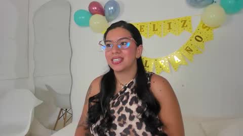 emilyy_cooperr online show from 12/19/25, 12:12