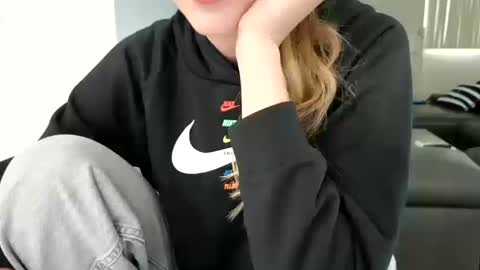 emilly online show from 10/19/25, 03:45