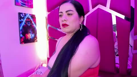 Snapshot of emilyy_moon_ chatting on 06/04/26, 03:23 Emilyy Moon online show from 06/04/26, 03:23