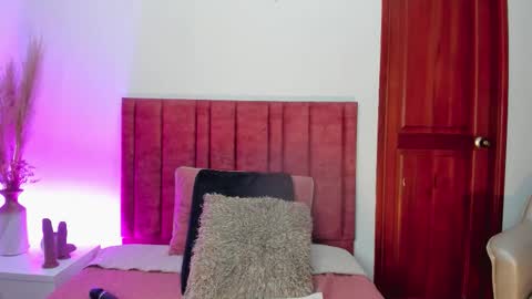 Emilyy Watson online show from 09/30/25, 12:37