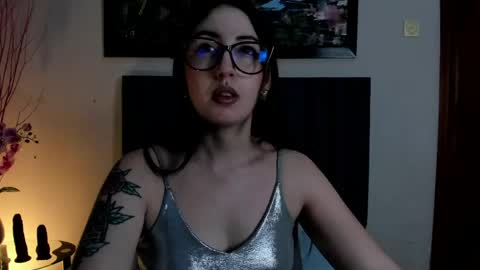 Emilyy Watson online show from 04/21/26, 12:23