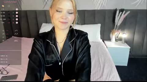 emilyyy_vibe online show from 06/15/26, 09:22