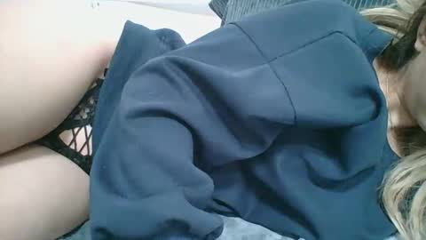 Snapshot of emma_991 chatting on 12/01/25, 11:15 emma_991 online show from 12/01/25, 11:15