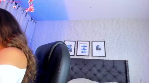 Snapshot of emma__smith01 chatting on 02/07/25, 03:41 Emma online show from 02/07/25, 03:41