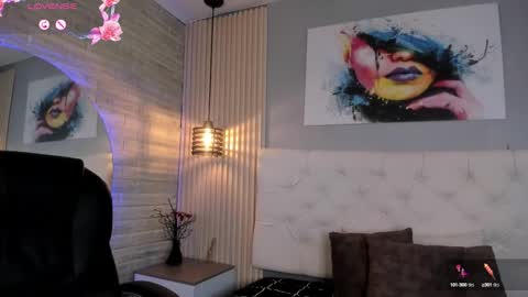 Snapshot of emma__smith01 chatting on 09/12/25, 01:00 Emma online show from 09/12/25, 01:00