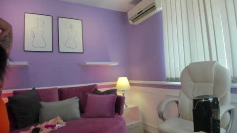 Snapshot of emma__walkerr_ chatting on 02/08/25, 07:05 emma__walkerr_ online show from 02/08/25, 07:05