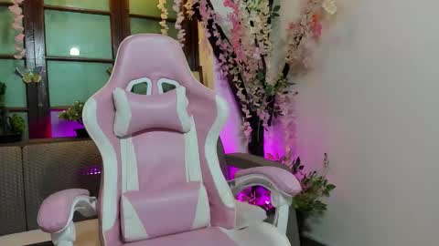 emma_ayala online show from 12/01/25, 07:08