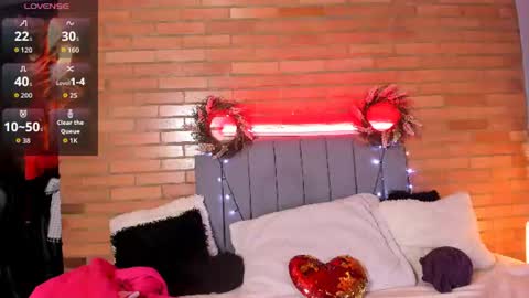 Snapshot of emma_belley chatting on 07/13/26, 07:16 Hey Im EmmaHelp me reach 100 likes online show from 07/13/26, 07:16