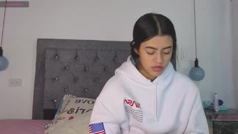 Snapshot of emma_blake__ chatting on 09/15/25, 03:39 Emma online show from 09/15/25, 03:39